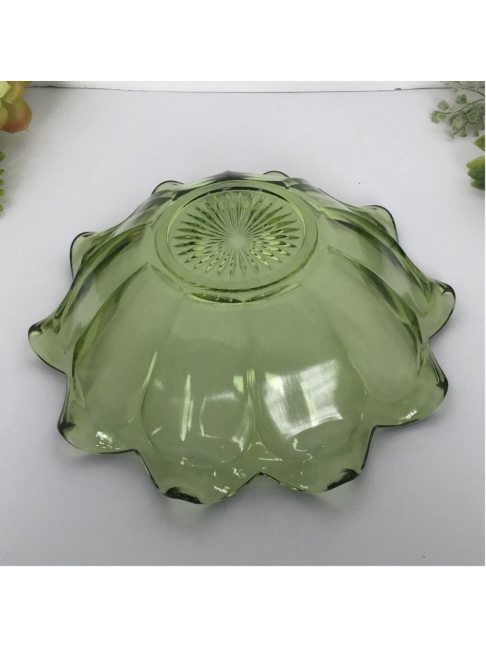 Vintage Scalloped Serving Glass Bowl in Olive - Picture 4 of 6